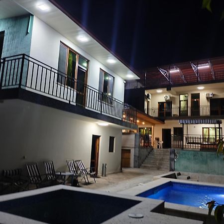 Apex Rest House Of 10 Rooms And Pool Ереван Экстерьер фото