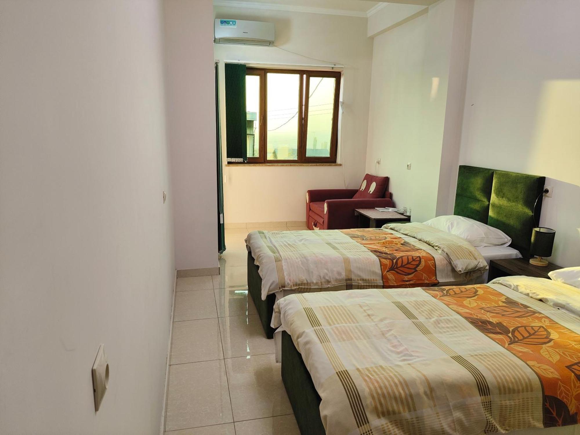 Apex Rest House Of 10 Rooms And Pool Ереван Экстерьер фото