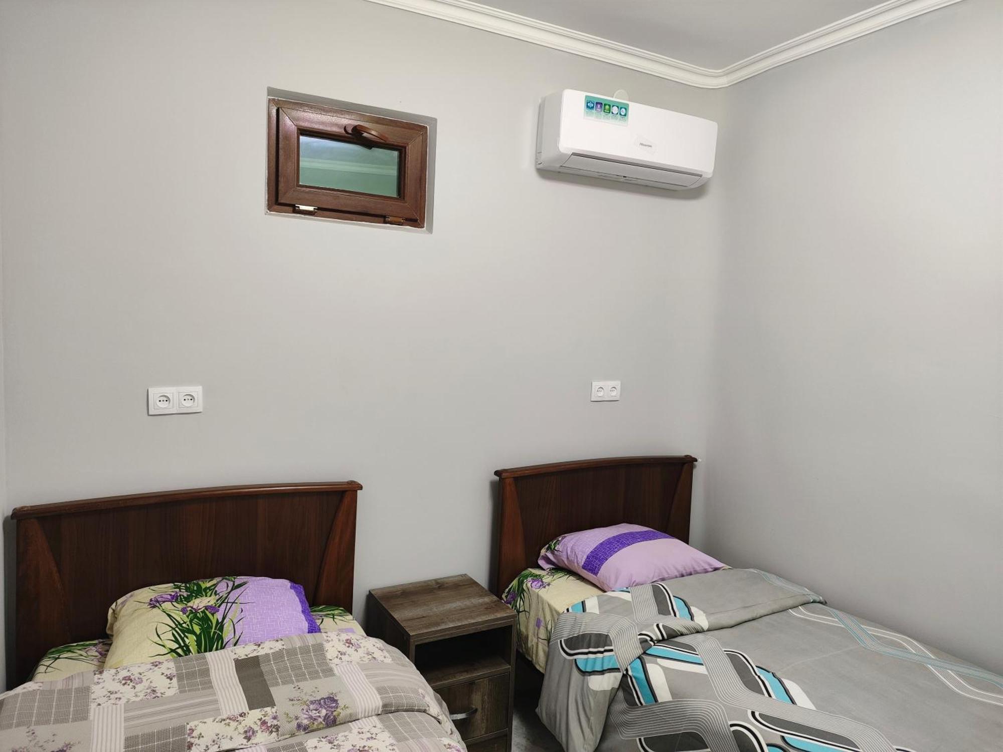 Apex Rest House Of 10 Rooms And Pool Ереван Экстерьер фото