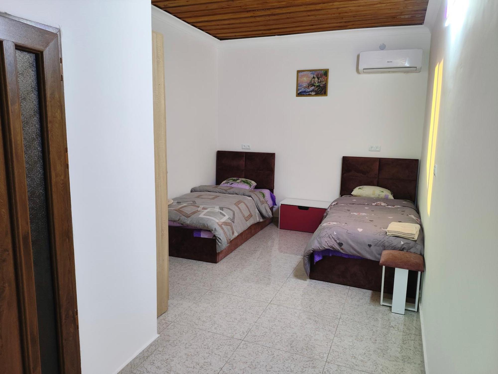 Apex Rest House Of 10 Rooms And Pool Ереван Экстерьер фото
