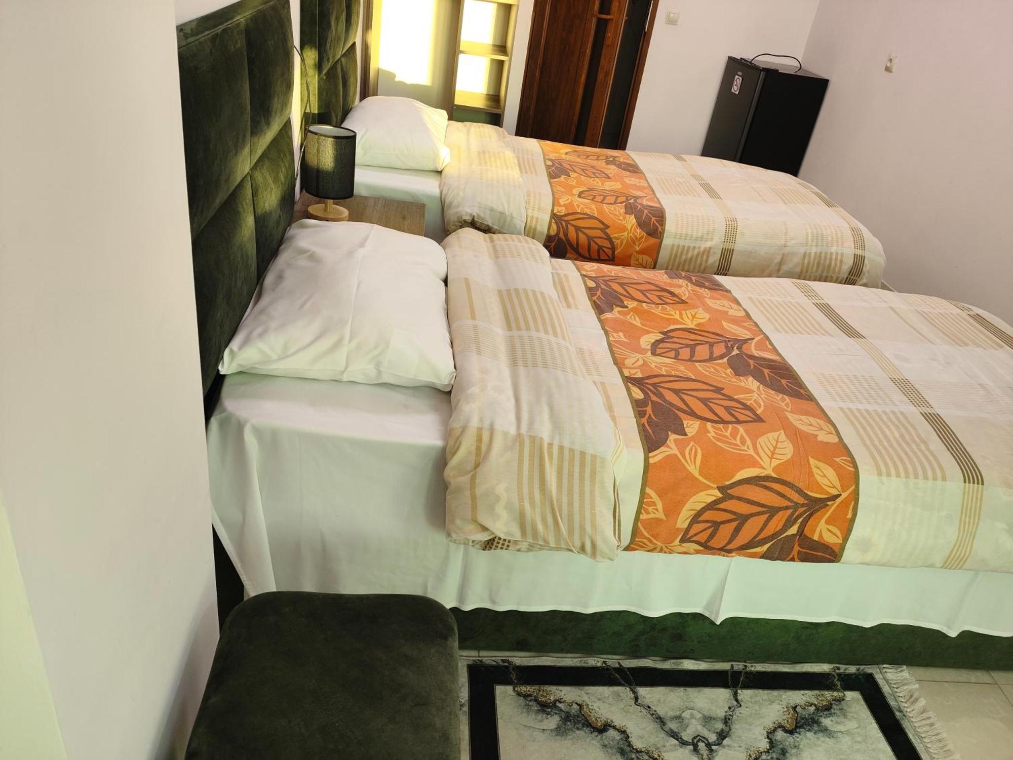 Apex Rest House Of 10 Rooms And Pool Ереван Экстерьер фото