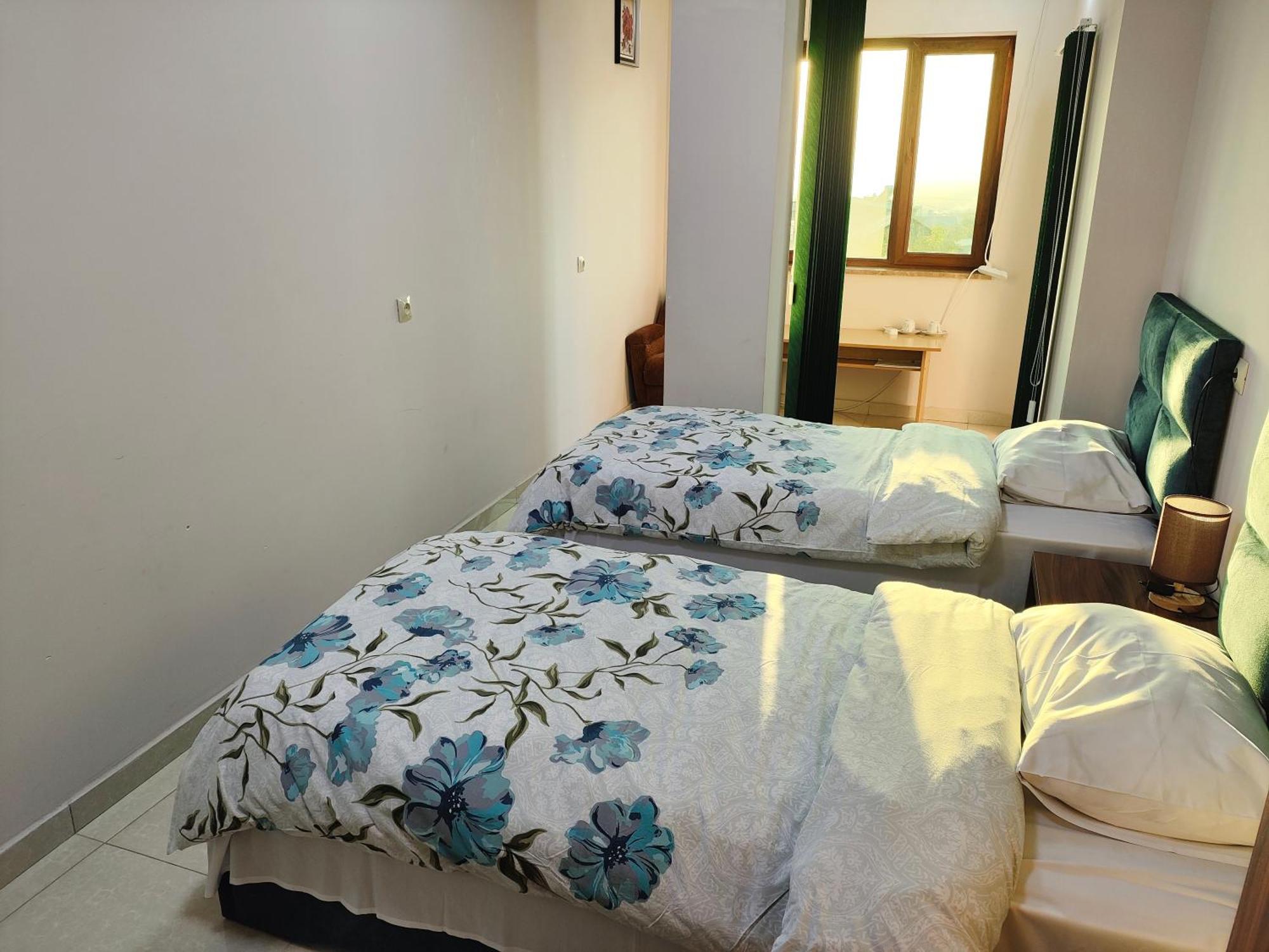 Apex Rest House Of 10 Rooms And Pool Ереван Экстерьер фото