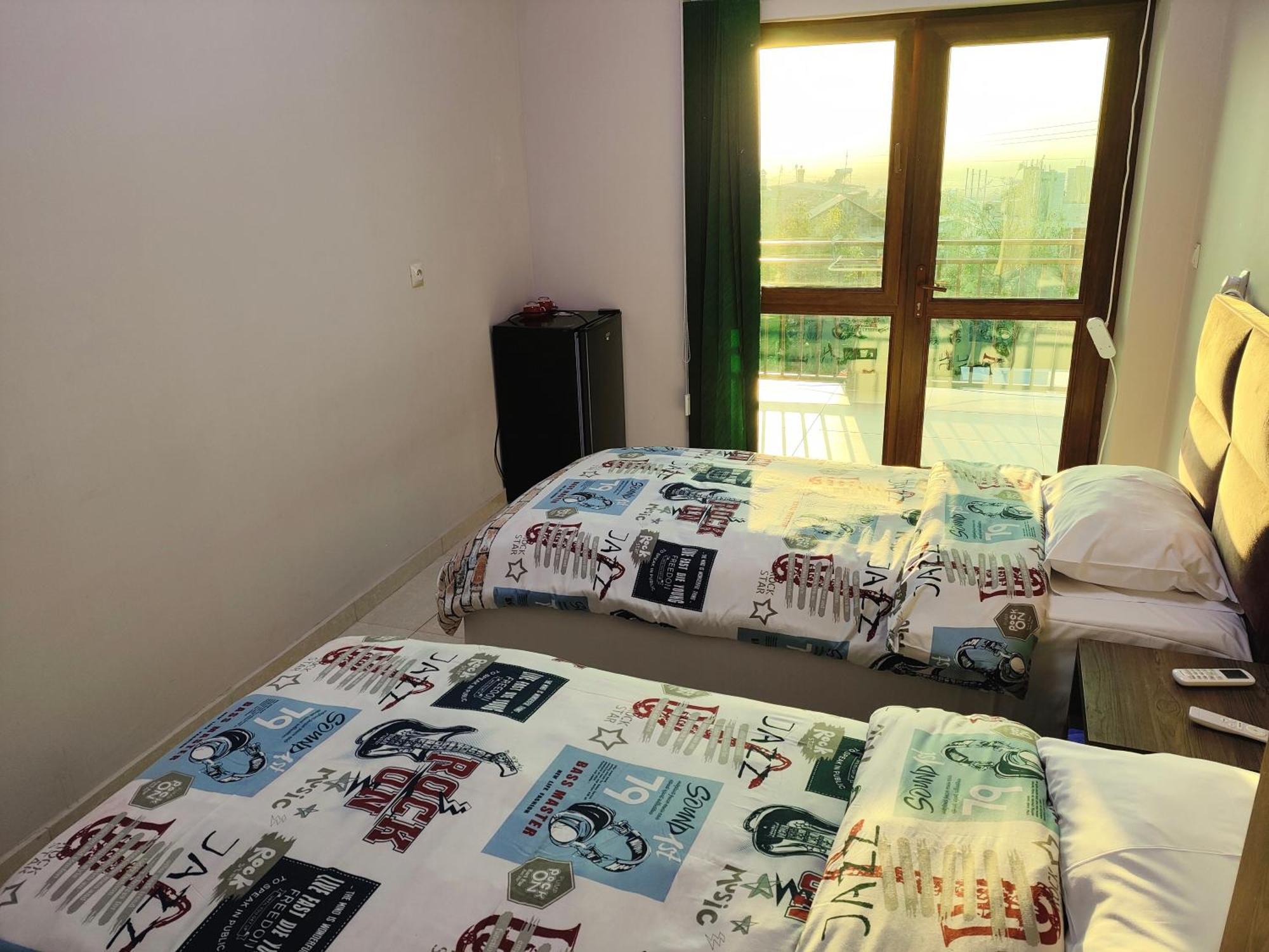 Apex Rest House Of 10 Rooms And Pool Ереван Экстерьер фото