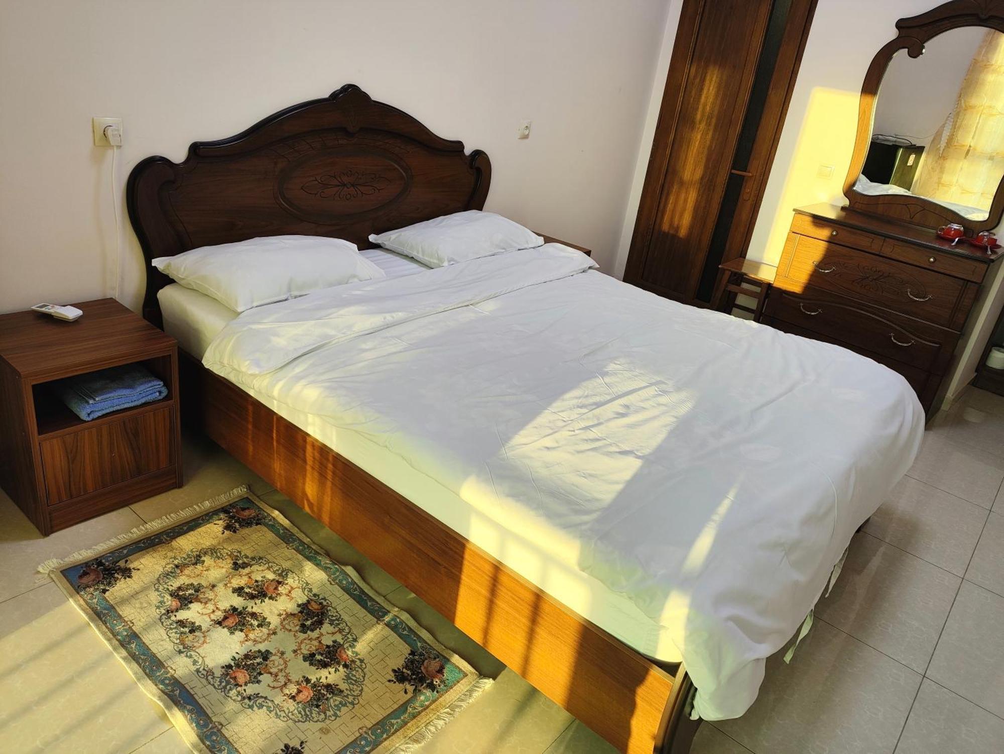 Apex Rest House Of 10 Rooms And Pool Ереван Экстерьер фото