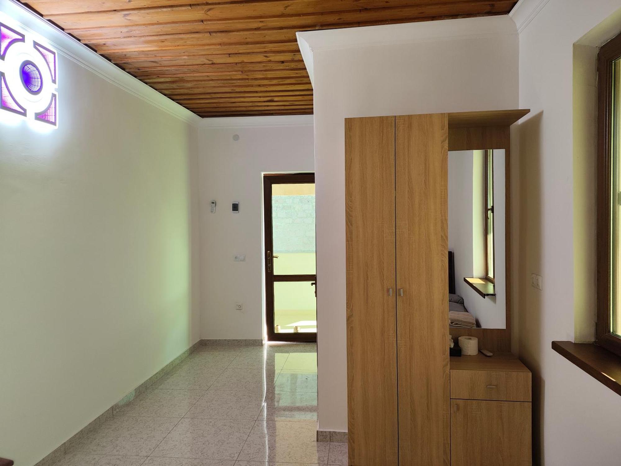 Apex Rest House Of 10 Rooms And Pool Ереван Экстерьер фото