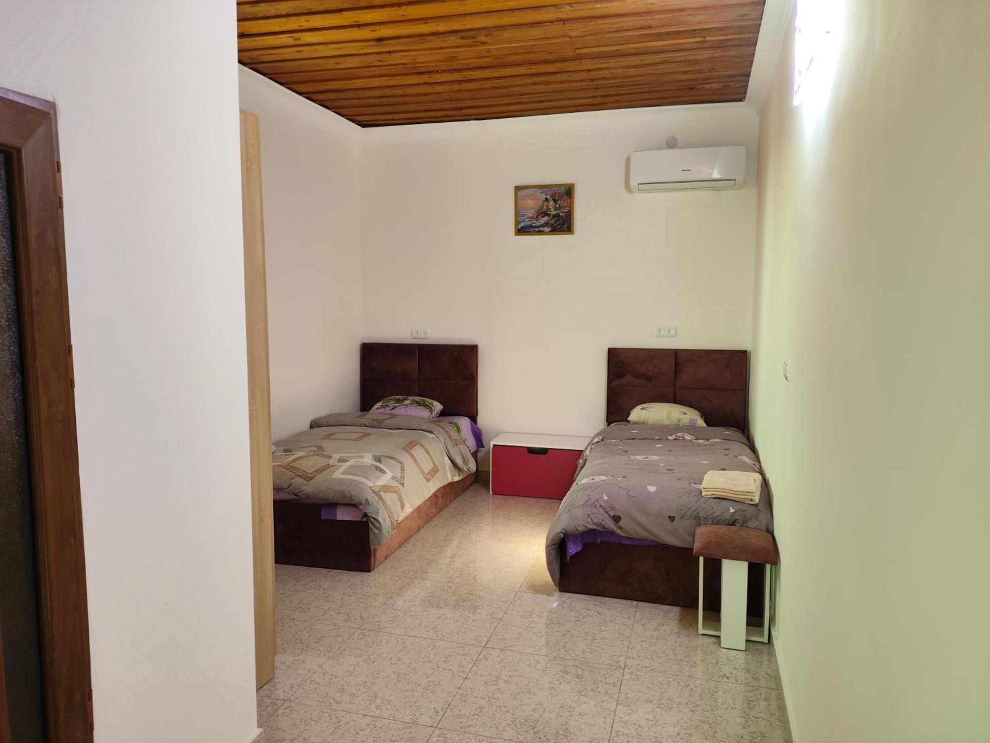 Apex Rest House Of 10 Rooms And Pool Ереван Экстерьер фото