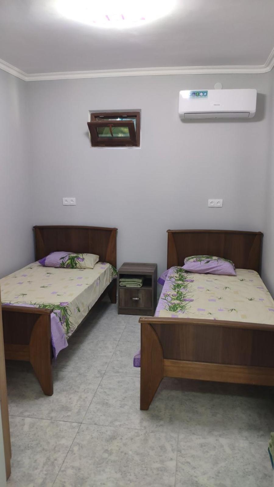 Apex Rest House Of 10 Rooms And Pool Ереван Экстерьер фото