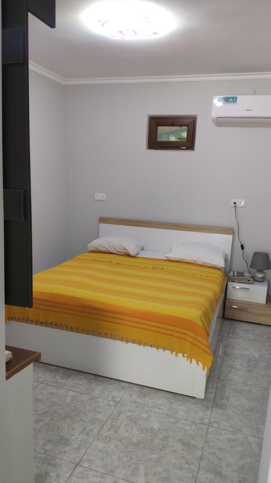 Apex Rest House Of 10 Rooms And Pool Ереван Экстерьер фото